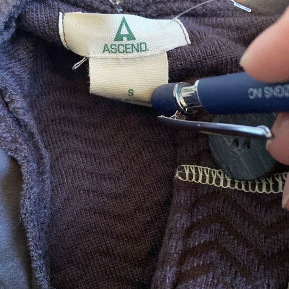 Ascend Bass Pro Heavyweight Hoodie Kangaroo Pocket Pullover Sweater Small - Picture 10 of 12